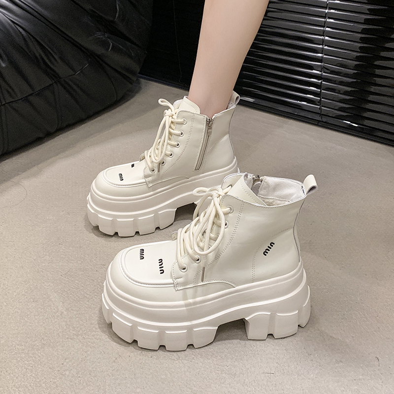 รองเท้าผ้าใบเสริมส้นสูง ไซต์35-39 สนใจทักแชท ฟรีค่าส่ง!