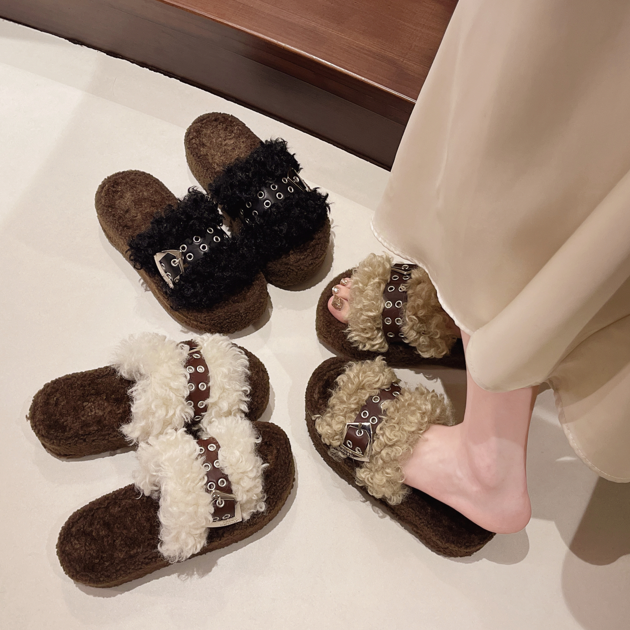 รองเท้าแฟชั่นผู้หญิงส้นเตี้ย ใส่สบาย มีขนาดให้สั่งซื้อ 35 36 37 38 39 40 สนใจทักแชท ฟรีค่าส่ง!
