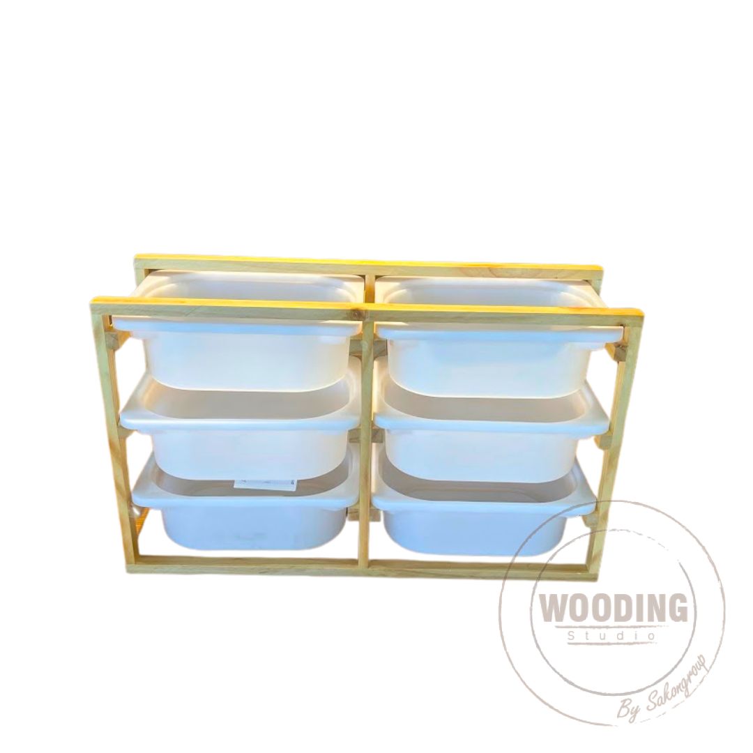 ชั้นไม้สนใส่ถาดพลาสติก