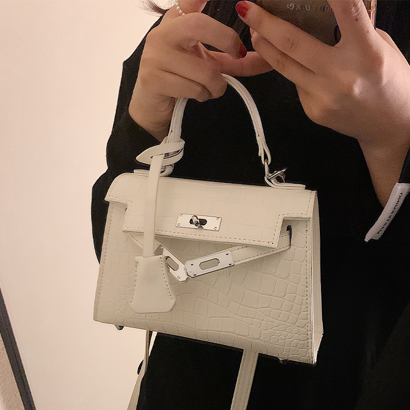 กระเป๋าผู้หญิงสวยๆ กระเป๋าสะพายข้างผู้หญิง กระเป๋าแบรนด์COOL BAG