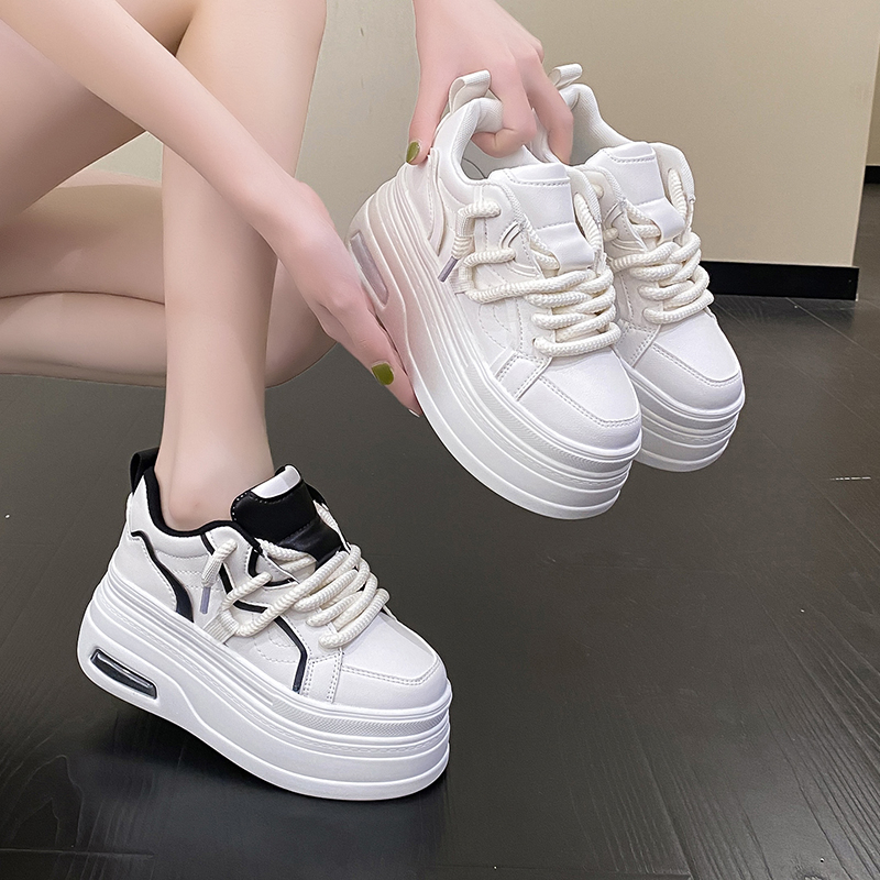 รองเท้าผ้าใบเสริมส้นสูง ไซต์35-39 สนใจทักแชท ฟรีค่าส่ง!