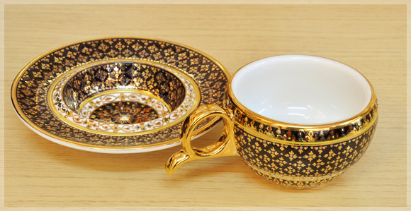 แก้วกาแฟเบญจรงค์ ทรงหูกรรไกร ลายพิกุลทอง ของขวัญ ของฝากที่ระลึก