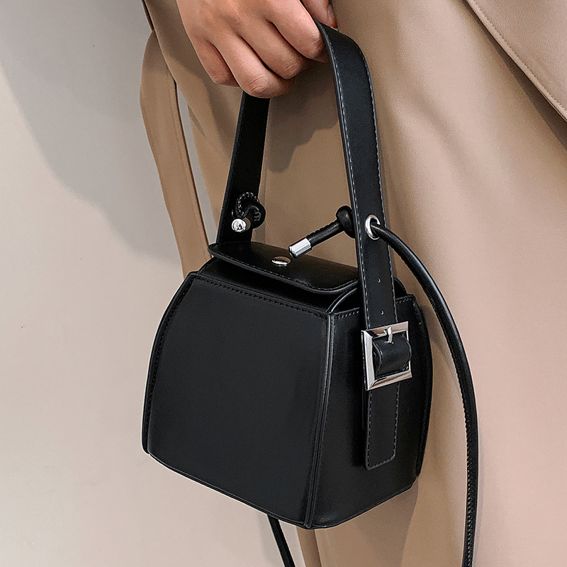 กระเป๋าผู้หญิงสวยๆ กระเป๋าสะพายข้างผู้หญิง กระเป๋าแบรนด์COOL BAG