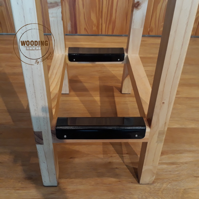 เก้าอี้ไม้สน (J038-01)