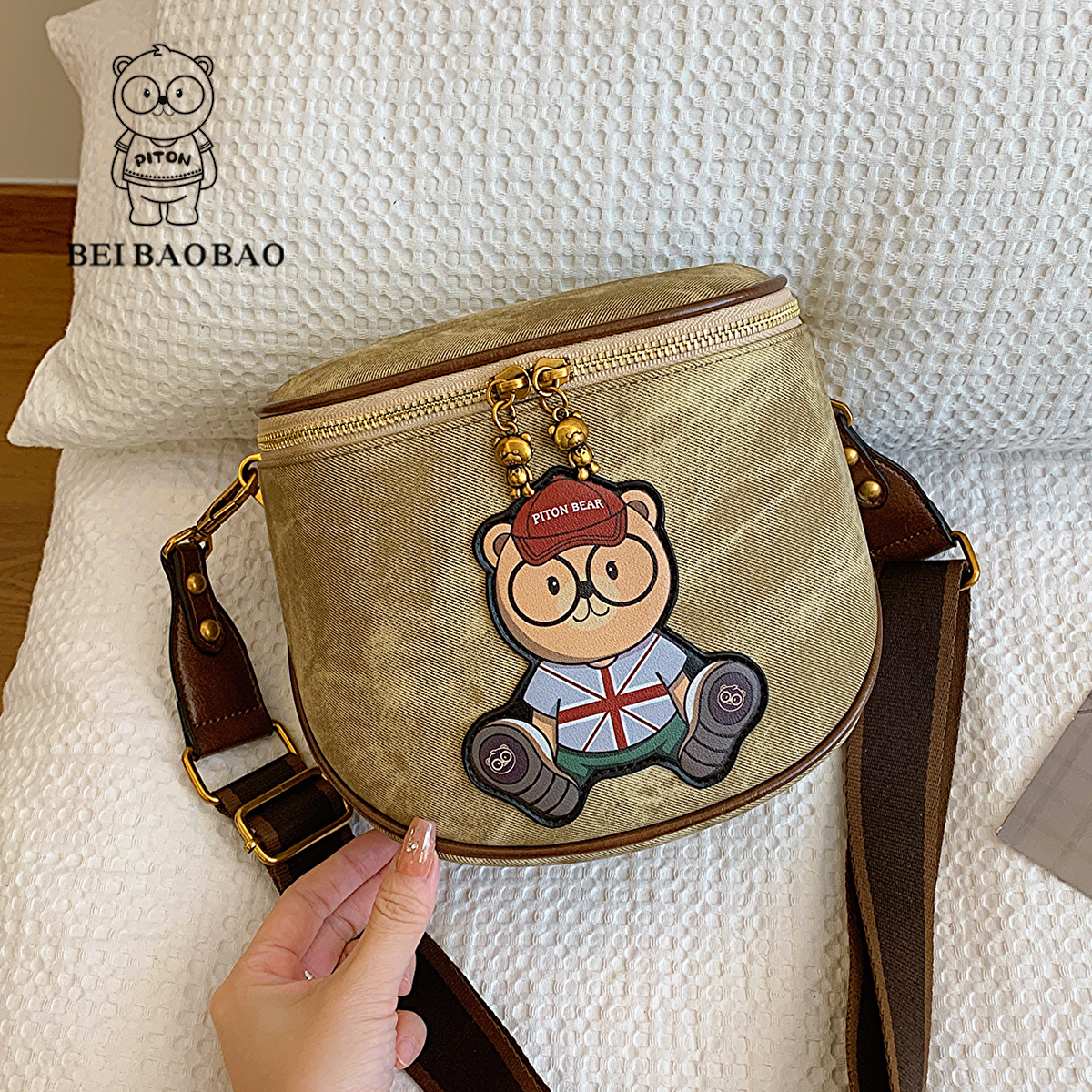 กระเป๋าผู้หญิงสวยๆ กระเป๋าสะพายข้างผู้หญิง กระเป๋าแบรนด์ BEAR BAG กระเป๋าหมีสุดคิ้ว!