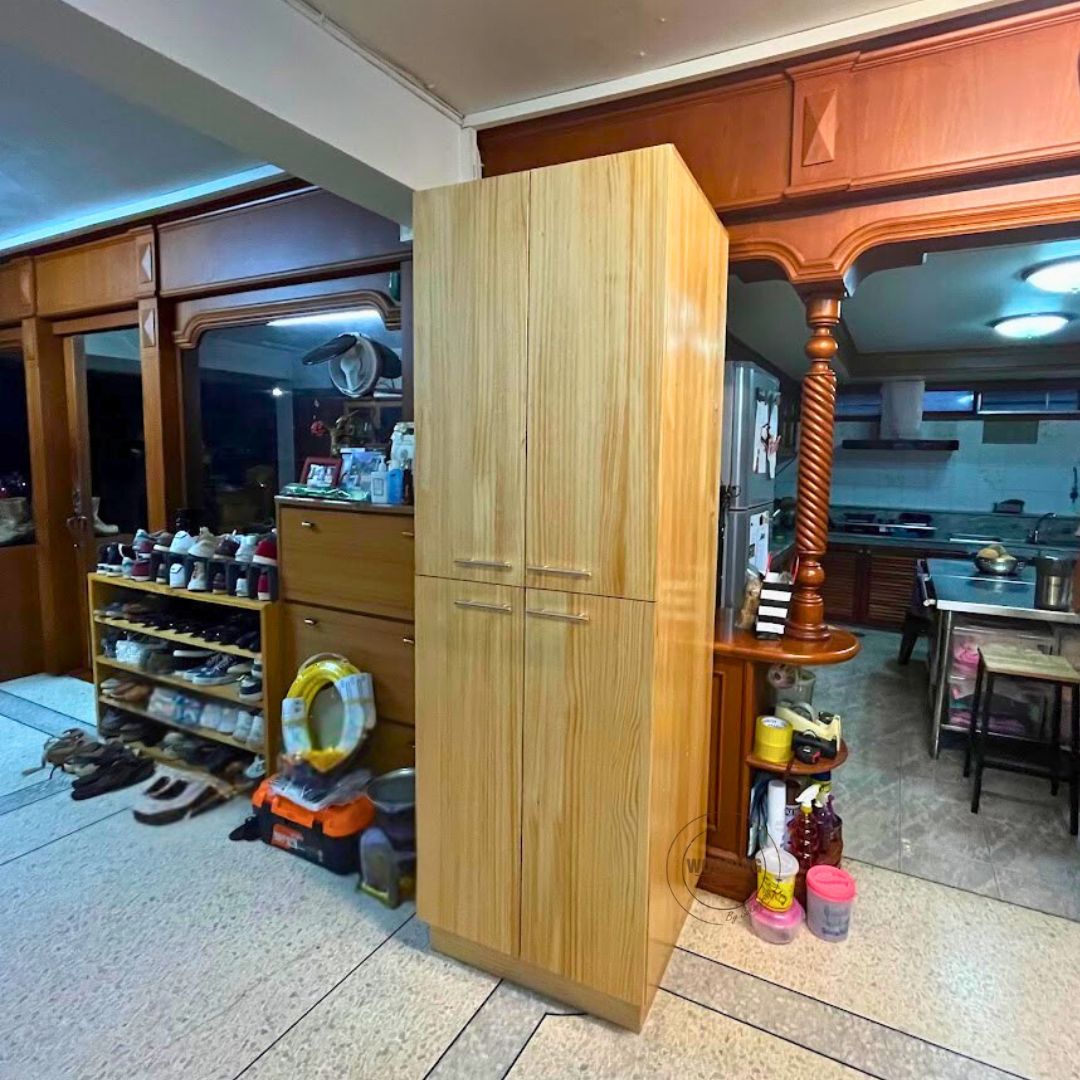 ตู้เก็บของไม้สน