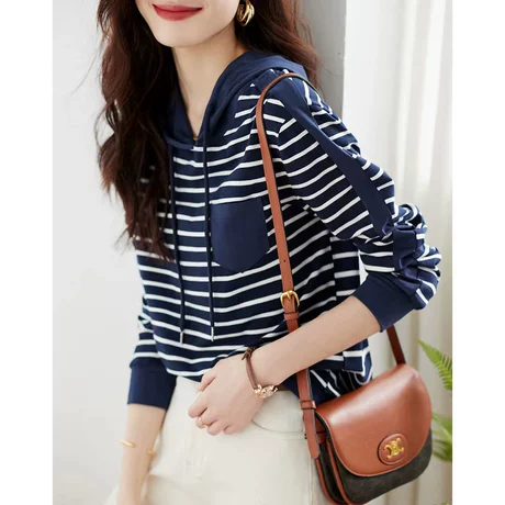 เสื้อยืดแขนยาว มีฮู้ด มีขนาด S M L XL สนใจทักแชท