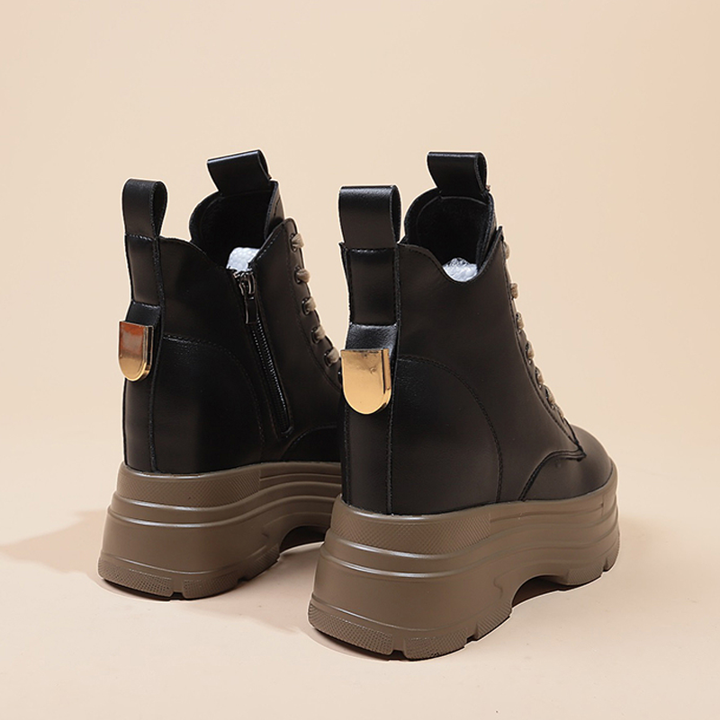 รองเท้าผ้าใบเสริมส้นสูง ไซต์35-39 สนใจทักแชท ฟรีค่าส่ง!
