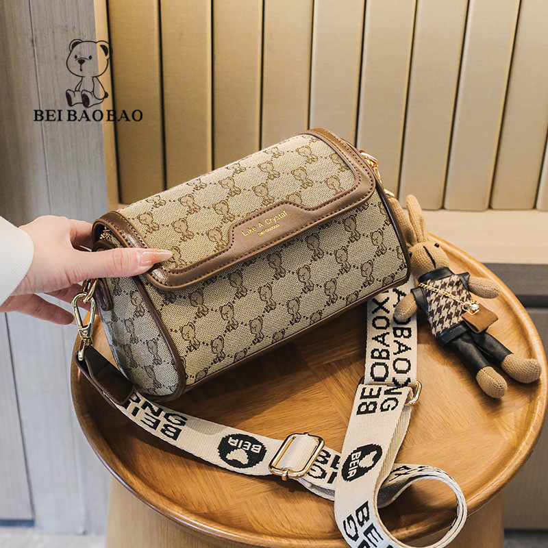 กระเป๋าผู้หญิงสวยๆ กระเป๋าสะพายข้างผู้หญิง กระเป๋าแบรนด์ BEAR BAG กระเป๋าหมีสุดคิ้ว!