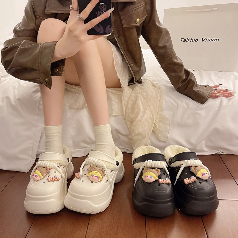รองเท้าแฟชั่นผู้หญิงส้นเตี้ย ใส่สบาย มีขนาดให้สั่งซื้อ 35 36 37 38 39 40 สนใจทักแชท ฟรีค่าส่ง!