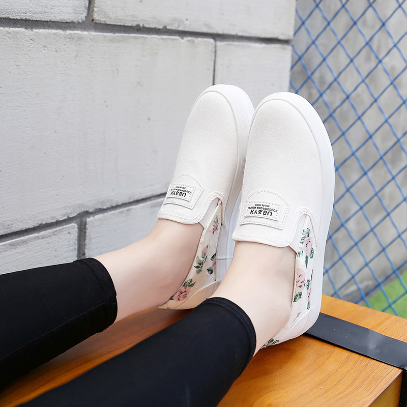 รองเท้าแฟชั่นอินเทรนด์