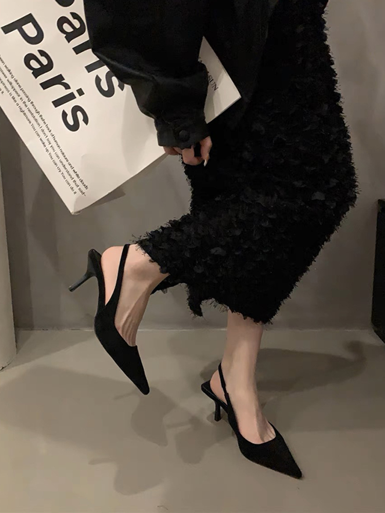 รองเท้าแฟชั่นผู้หญิงส้นเตี้ย ใส่สบาย มีขนาดให้สั่งซื้อ 35 36 37 38 39 40 สนใจทักแชท ฟรีค่าส่ง!