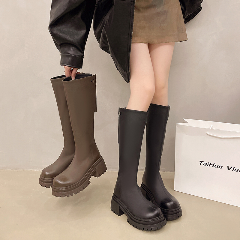 รองเท้าแฟชั่นผู้หญิงส้นเตี้ย ใส่สบาย มีขนาดให้สั่งซื้อ 35 36 37 38 39 40 สนใจทักแชท ฟรีค่าส่ง!