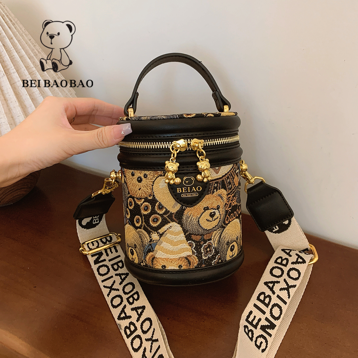 กระเป๋าผู้หญิงสวยๆ กระเป๋าสะพายข้างผู้หญิง กระเป๋าแบรนด์ BEAR BAG กระเป๋าหมีสุดคิ้ว!