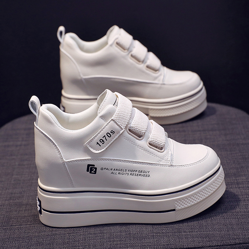 รองเท้าผ้าใบเสริมส้นสูง ไซต์35-39 สนใจทักแชท ฟรีค่าส่ง!
