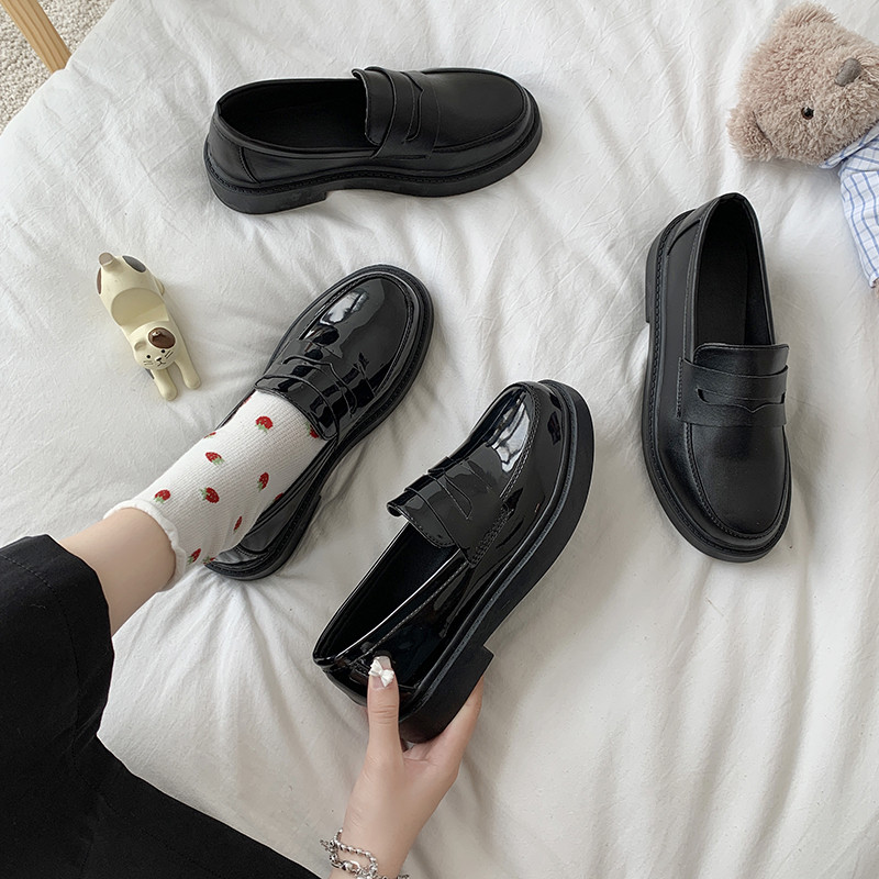 รองเท้าแฟชั่นผู้หญิงส้นเตี้ย ใส่สบาย มีขนาดให้สั่งซื้อ 35 36 37 38 39 40 สนใจทักแชท ฟรีค่าส่ง!