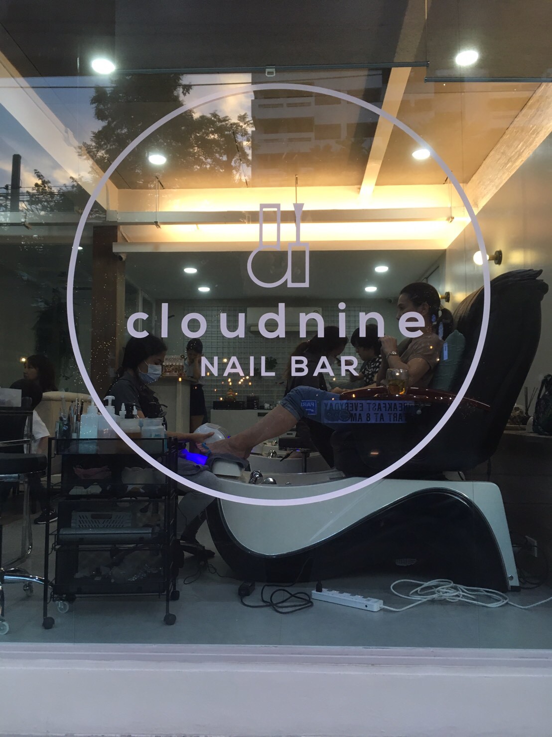 งานพิมพ์สกีน สติ๊กเกอร์สีขาว โล้โกร้าน - Cloudnine NAIL BAR