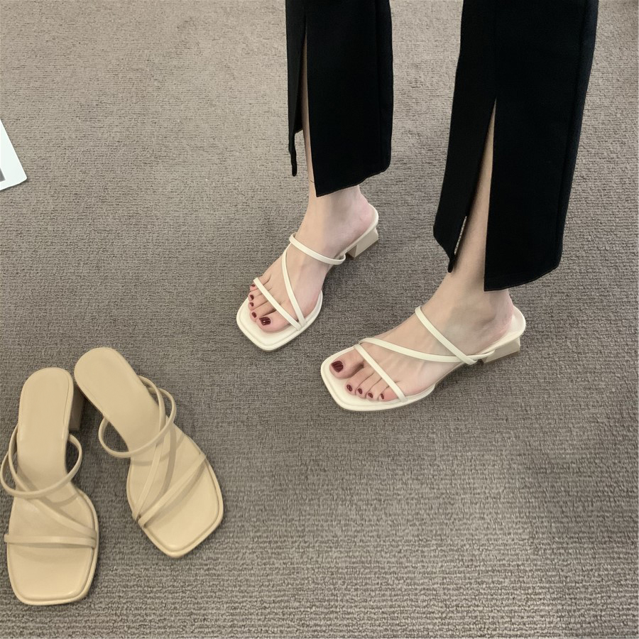 รองเท้าแฟชั่นผู้หญิงส้นเตี้ย ใส่สบาย มีขนาดให้สั่งซื้อ 35 36 37 38 39 40 สนใจทักแชท ฟรีค่าส่ง!