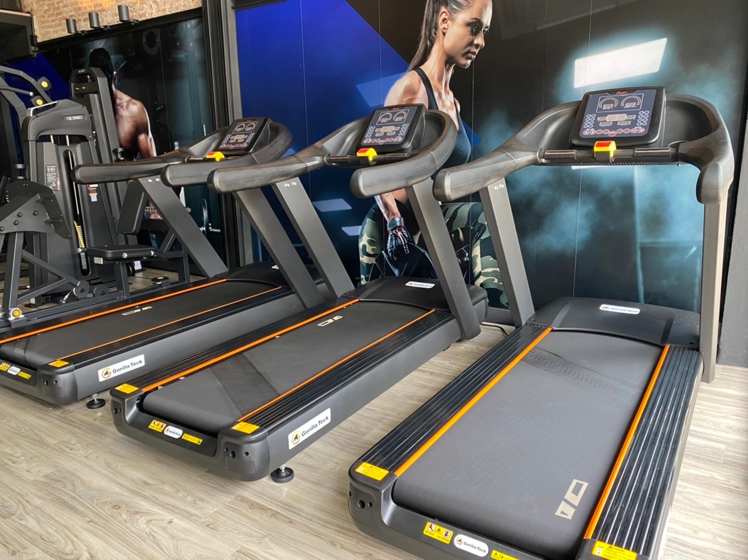 ลู่วิ่งไฟฟ้าเกรดฟิตเนส Maxnum 8800A