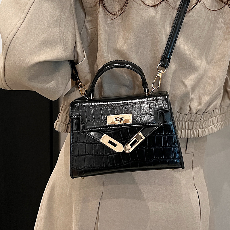 กระเป๋าผู้หญิงสวยๆ กระเป๋าสะพายข้างผู้หญิง กระเป๋าแบรนด์COOL BAG