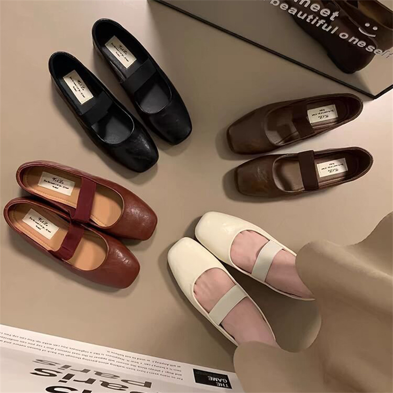 รองเท้าแฟชั่นผู้หญิงส้นเตี้ย ใส่สบาย มีขนาดให้สั่งซื้อ 35 36 37 38 39 40 สนใจทักแชท ฟรีค่าส่ง!