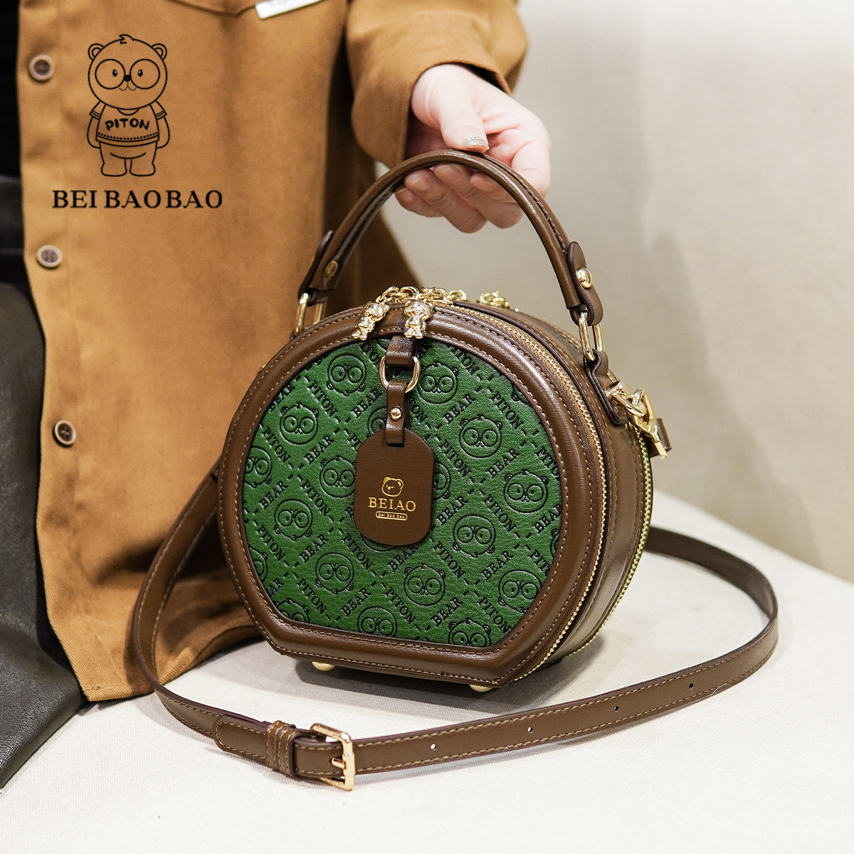 กระเป๋าผู้หญิงสวยๆ กระเป๋าสะพายข้างผู้หญิง กระเป๋าแบรนด์ BEAR BAG กระเป๋าหมีสุดคิ้ว!