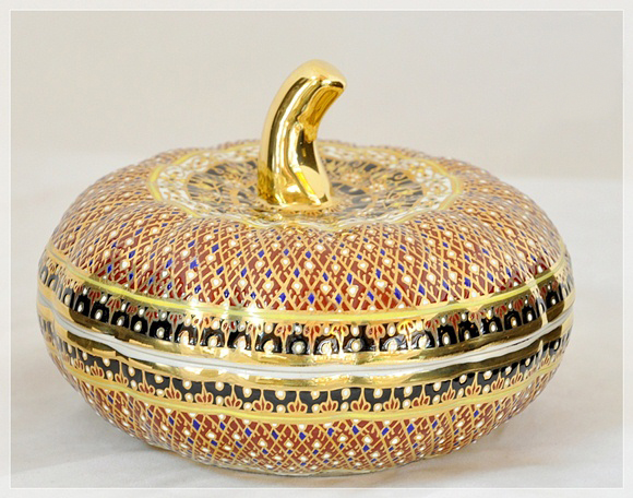 ของฝากที่ระลึก ตลับเบญจรงค์ทรงฟักทอง ลายหยดเทียน งานเอกลักษณ์ไทย
