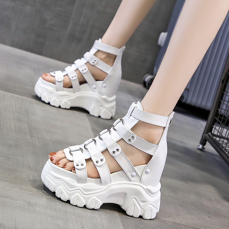 รองเท้าผ้าใบเสริมส้นสูง ไซต์35-39 สนใจทักแชท ฟรีค่าส่ง!