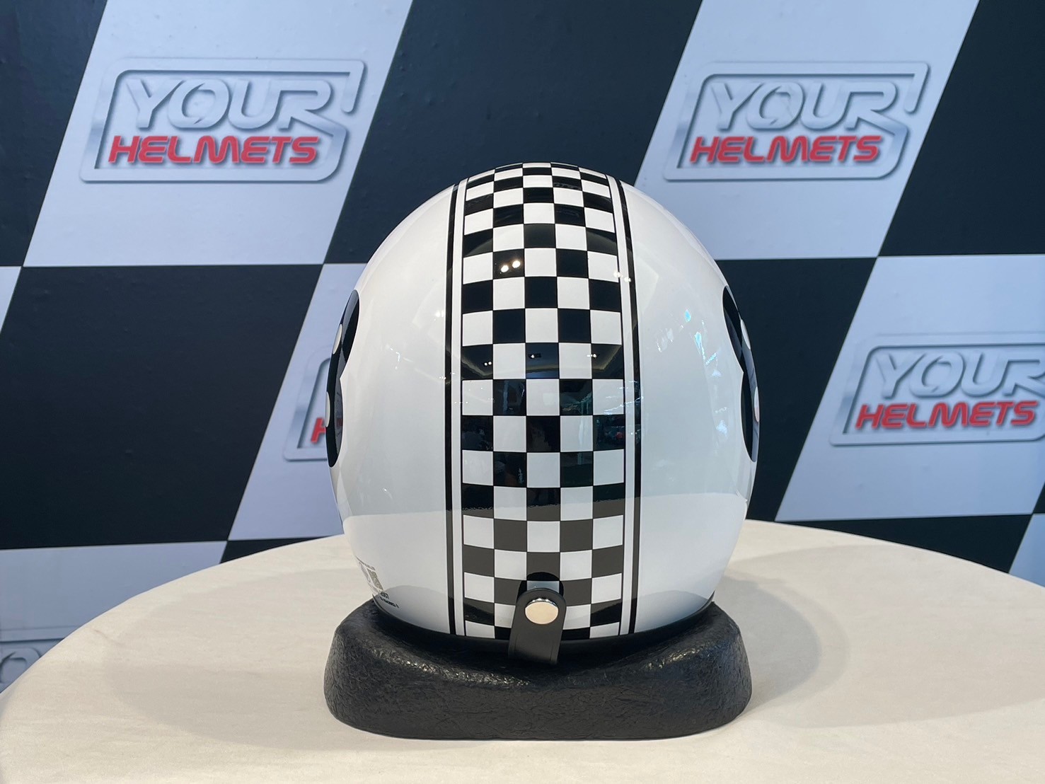 AVEX LB CAFE เลข8 หมากรุก สีขาว