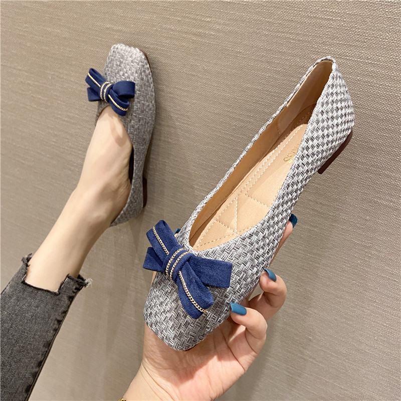 รองเท้าแฟชั่นผู้หญิงส้นเตี้ย ใส่สบาย มีขนาดให้สั่งซื้อ 35 36 37 38 39 40 สนใจทักแชท ฟรีค่าส่ง!