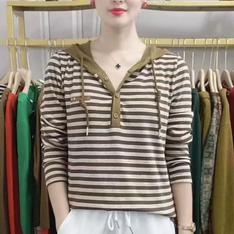 เสื้อยืดแขนยาว มีฮู้ด มีขนาด S M L XL สนใจทักแชท