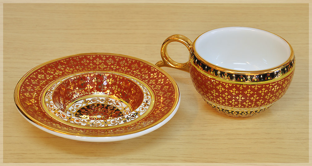 แก้วกาแฟเบญจรงค์ ทรงหูกรรไกร ลายพิกุลทอง ของขวัญ ของฝากที่ระลึก