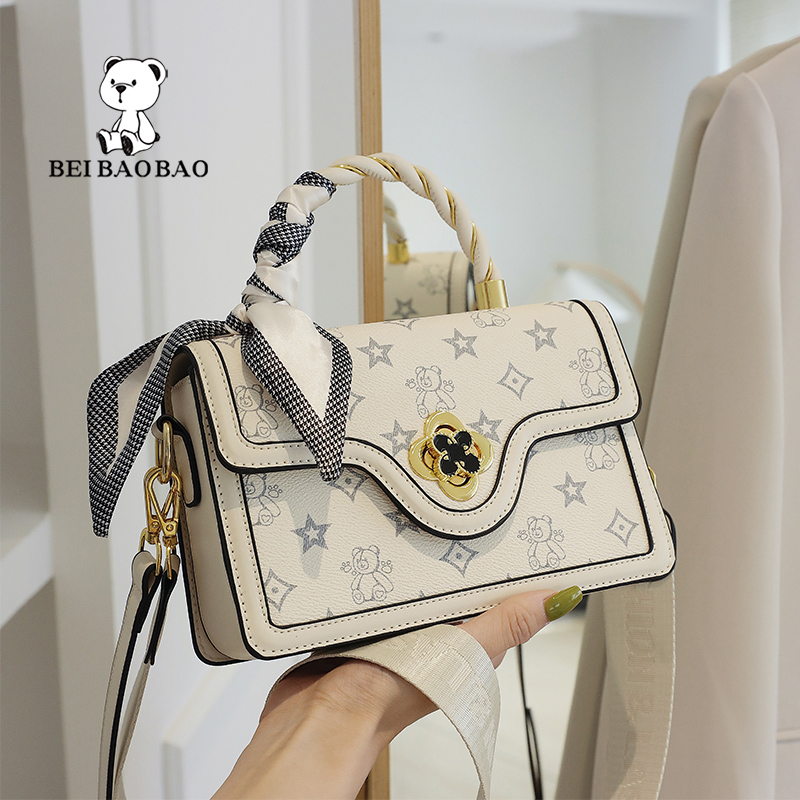 กระเป๋าผู้หญิงสวยๆ กระเป๋าสะพายข้างผู้หญิง กระเป๋าแบรนด์ BEAR BAG กระเป๋าหมีสุดคิ้ว!