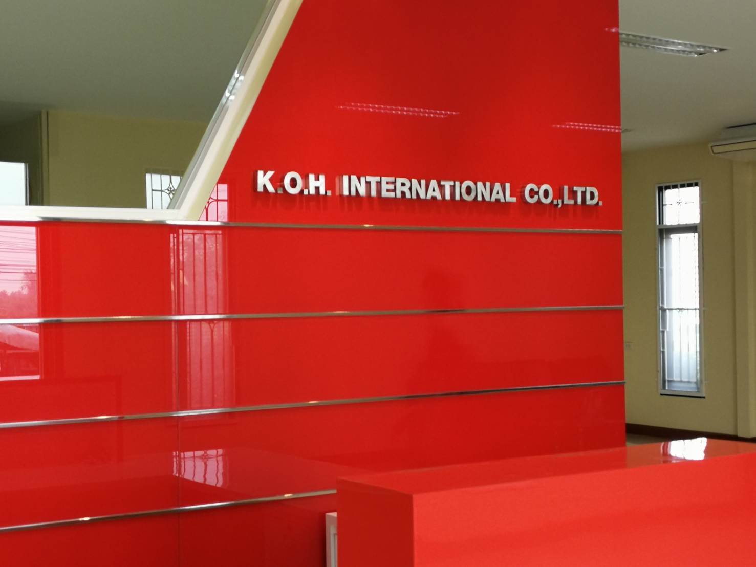 อักษรสแตนเลสแฮร์ไลน์ ติดตั้ง บริษัท kon ลาดหลุมแก้ว จังหวัดปทุมธานี