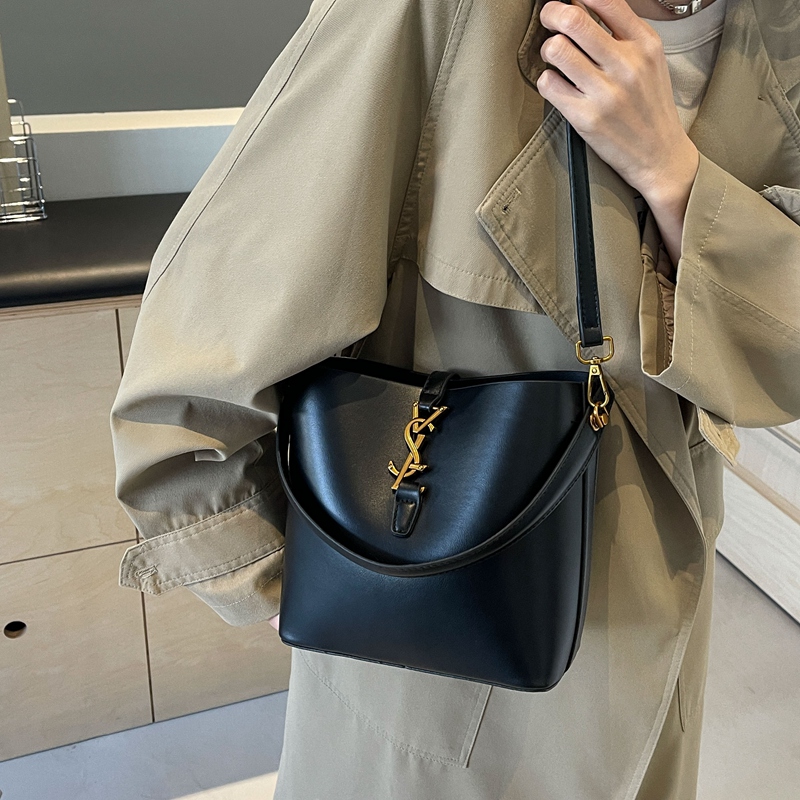 กระเป๋าผู้หญิงสวยๆ กระเป๋าสะพายข้างผู้หญิง กระเป๋าแบรนด์COOL BAG
