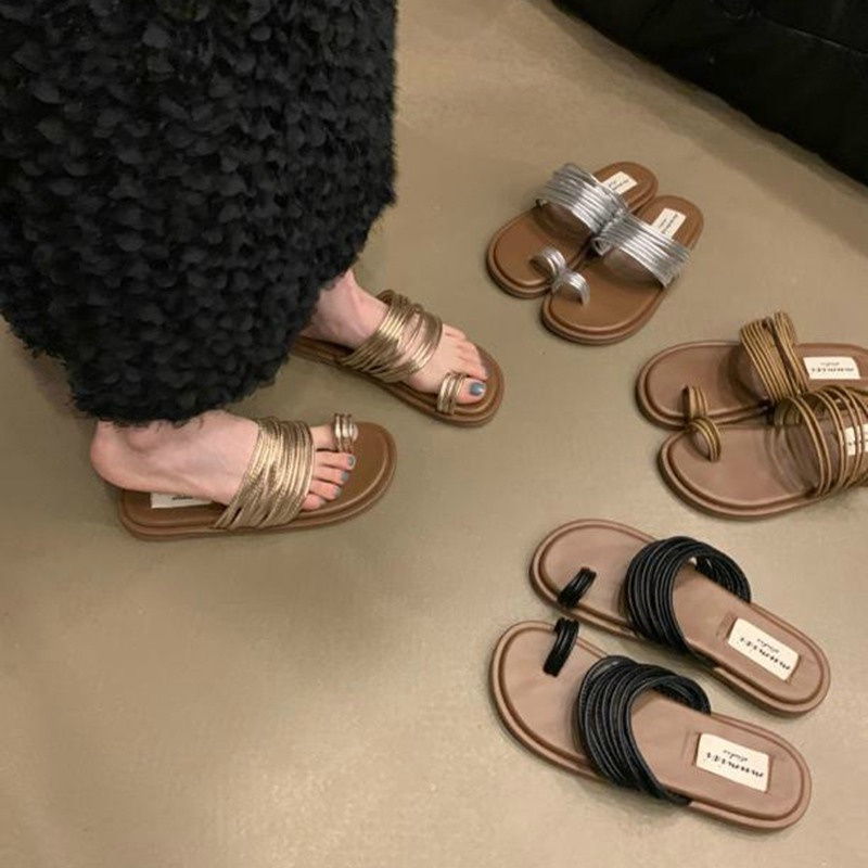 รองเท้าแฟชั่นผู้หญิงส้นเตี้ย ใส่สบาย มีขนาดให้สั่งซื้อ 35 36 37 38 39 40 สนใจทักแชท ฟรีค่าส่ง!