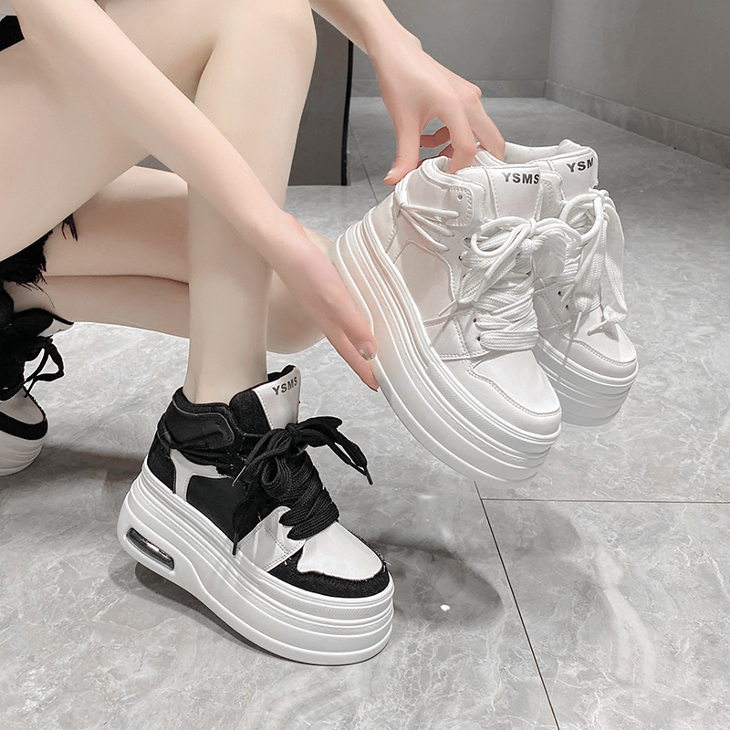 รองเท้าผ้าใบเสริมส้นสูง ไซต์35-39 สนใจทักแชท ฟรีค่าส่ง!