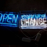 งานติดตั้งป้ายไฟดัด ป้ายไฟนีออนไลท์ ร้าน adidas สาขาสยามเซ็นเตอร์