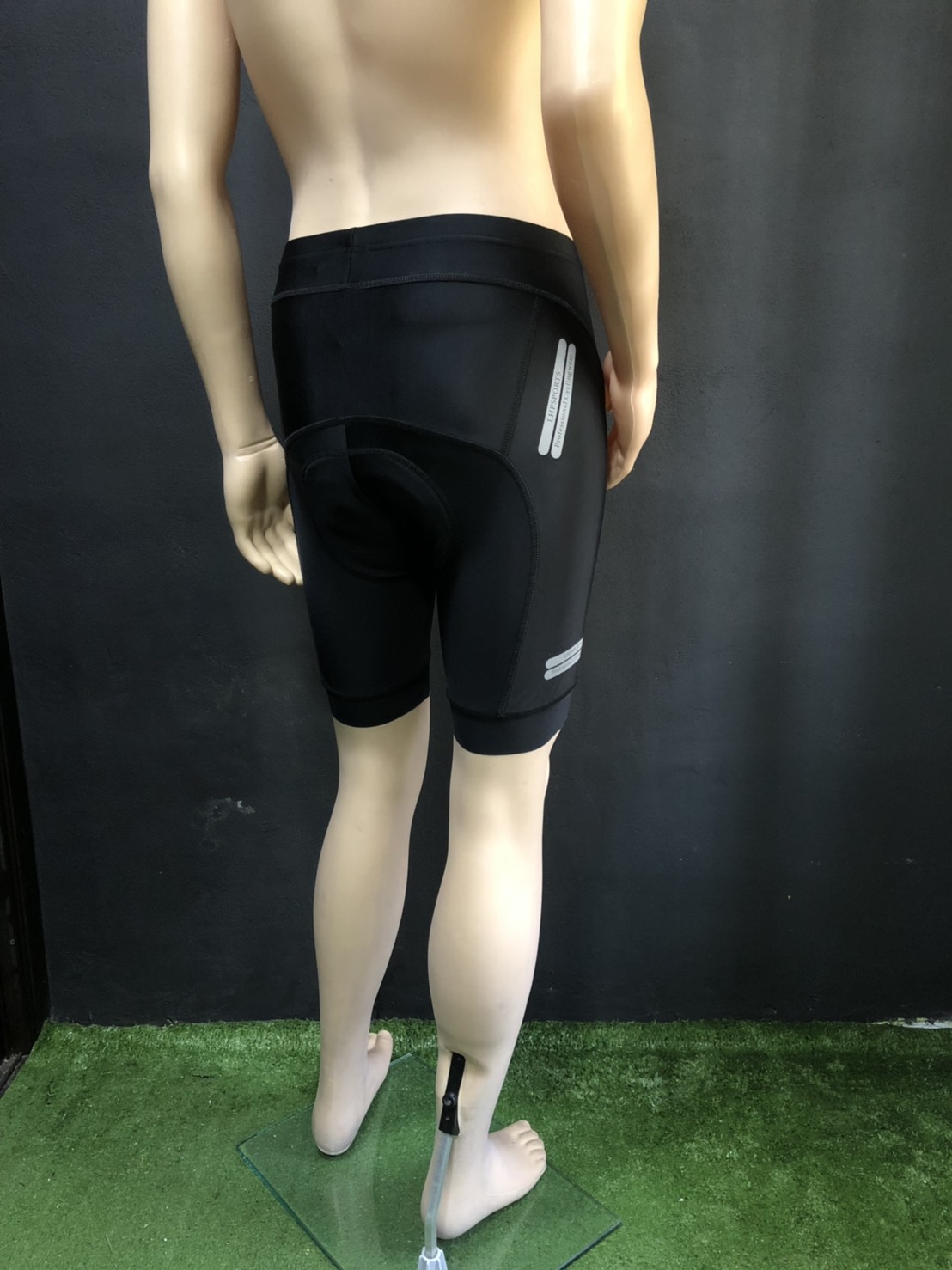 กางเกงปั่นจักรยานขาสั้น ปลายขาต่อเลเซอร์คัท