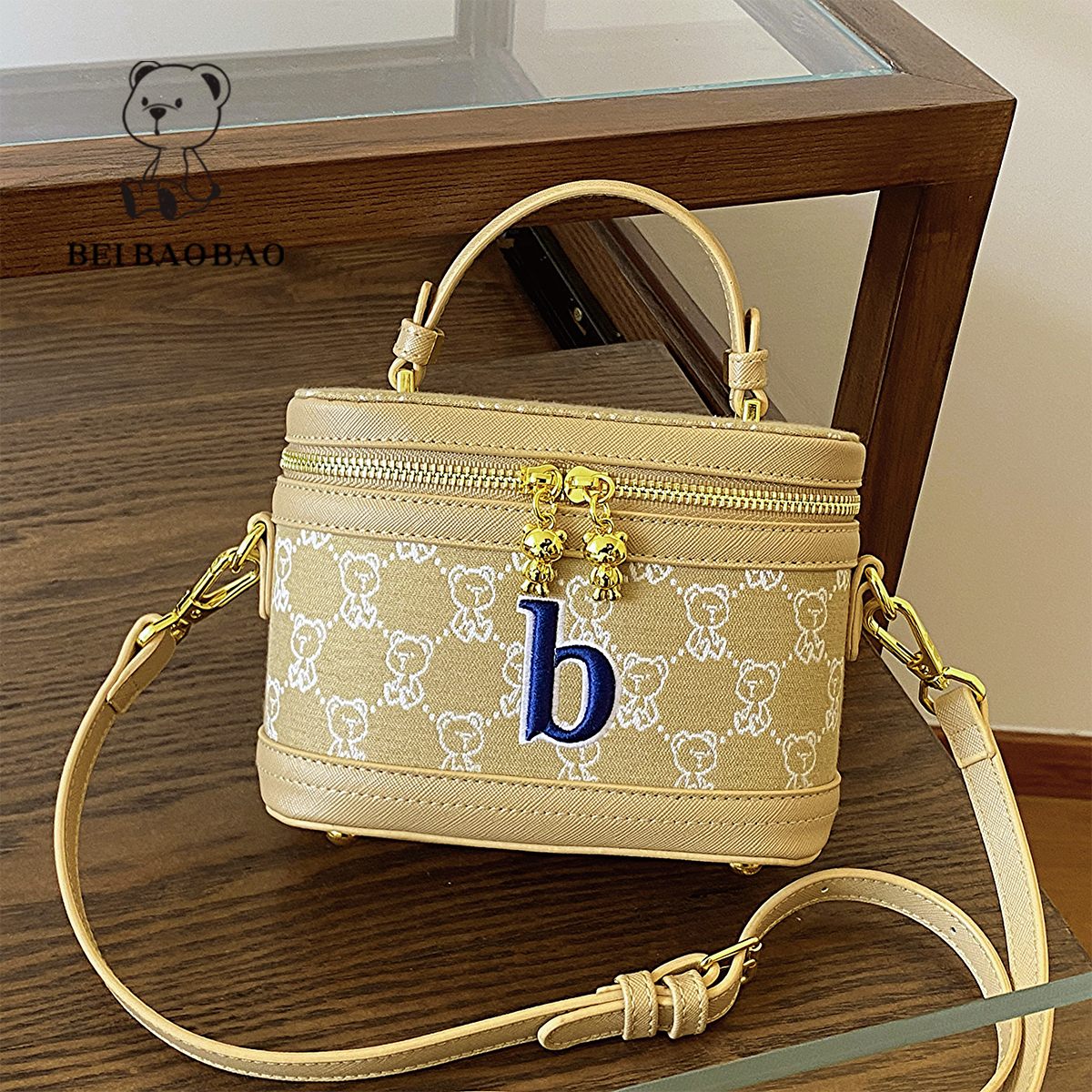 กระเป๋าผู้หญิงสวยๆ กระเป๋าสะพายข้างผู้หญิง กระเป๋าแบรนด์ BEAR BAG กระเป๋าหมีสุดคิ้ว!