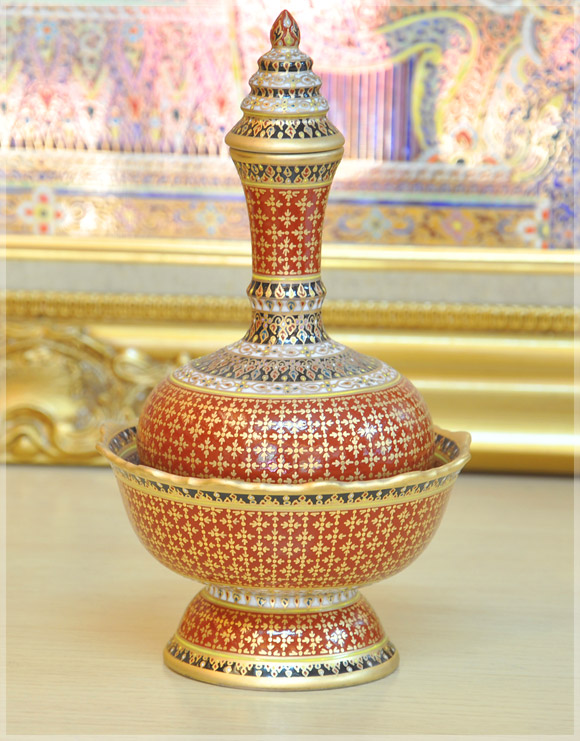 เครื่องเบญจรงค์ ชุดที่กรวดน้ำ เบญจรงค์ เป็นของขวัญของฝากที่ระลึก