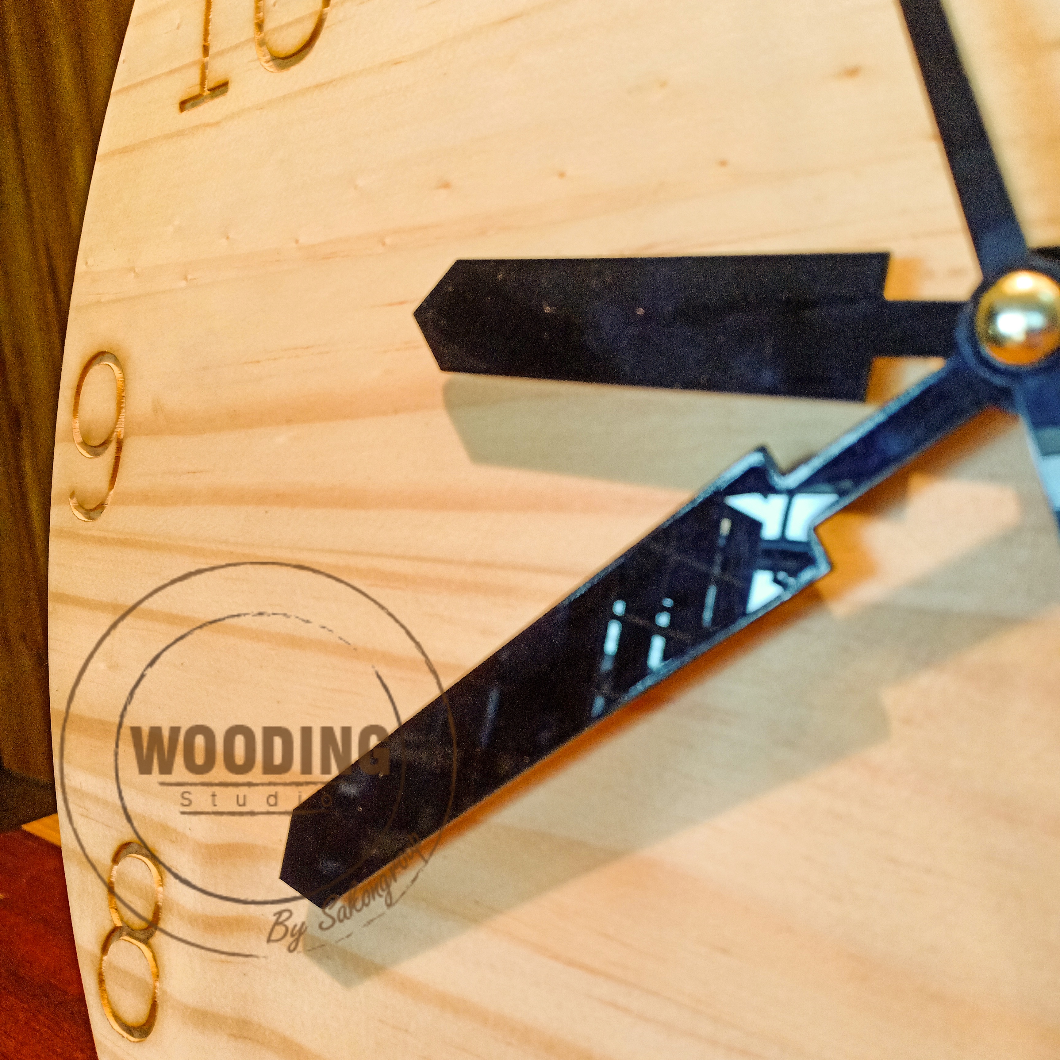 นาฬิกาไม้สนขนาด 40X40 ซม.