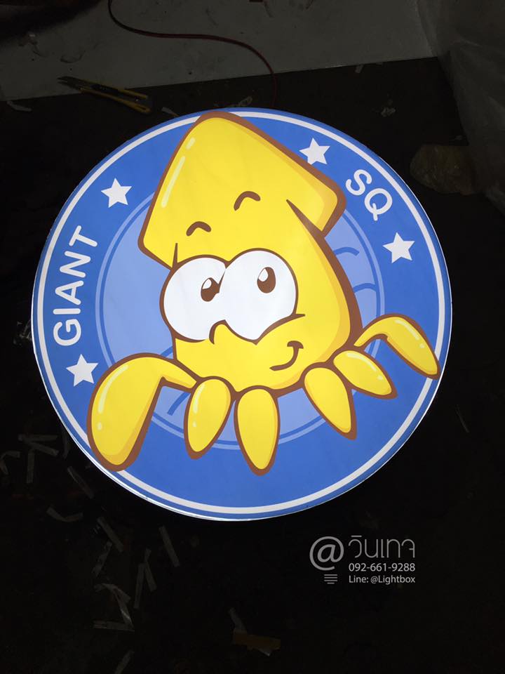 กล่องไฟไม่มีคิ้ว ไม่มีขอบ ร้าน Giant Squid สาขาเดอะมอลล์โคราช
