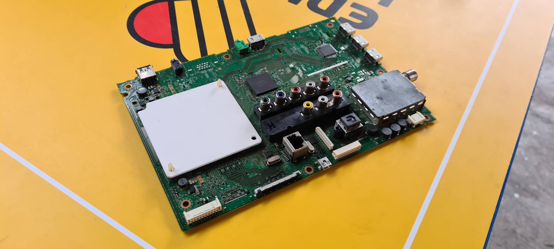 Main Board SONY KDL-46W704A :1-888-101-11