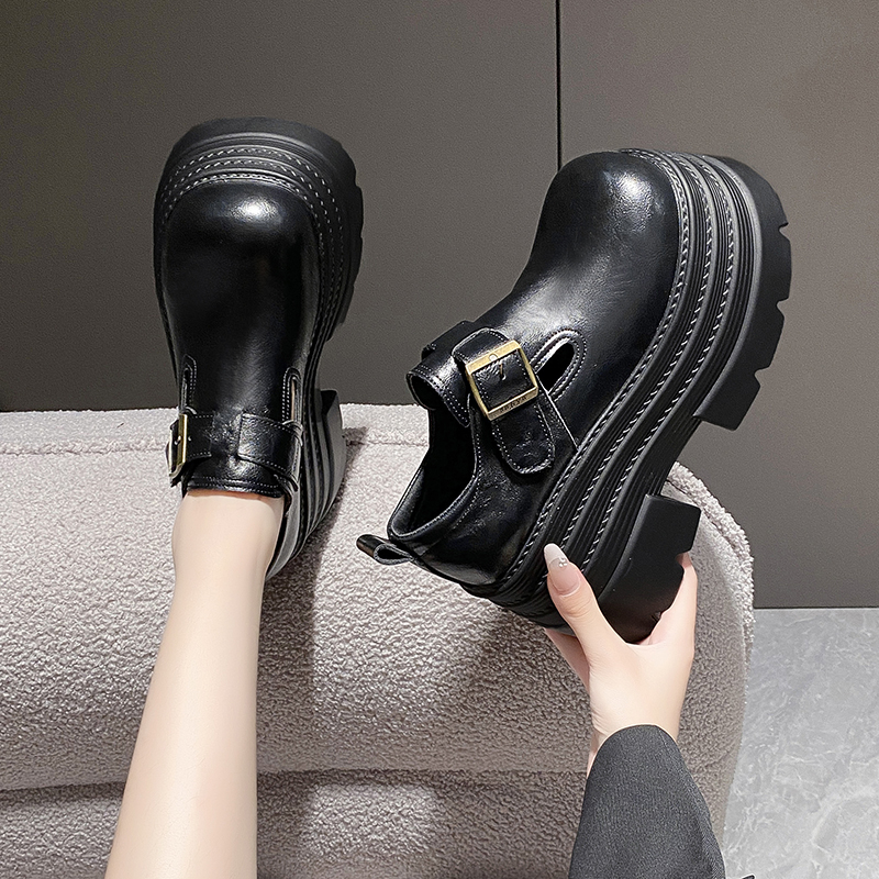 รองเท้าผ้าใบเสริมส้นสูง ไซต์35-39 สนใจทักแชท ฟรีค่าส่ง!