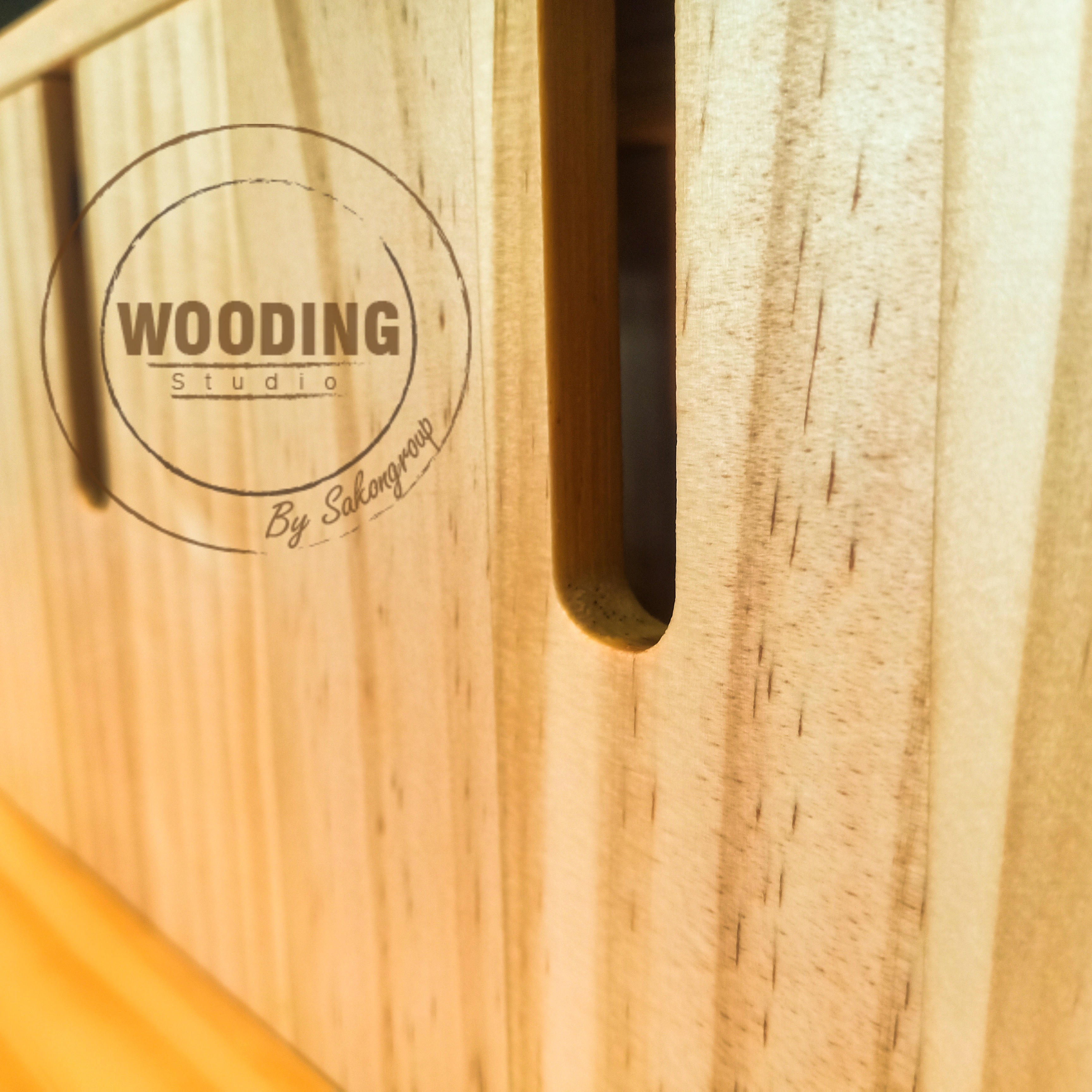 กล่องไม้สนเก็บสายไฟ / Adapter