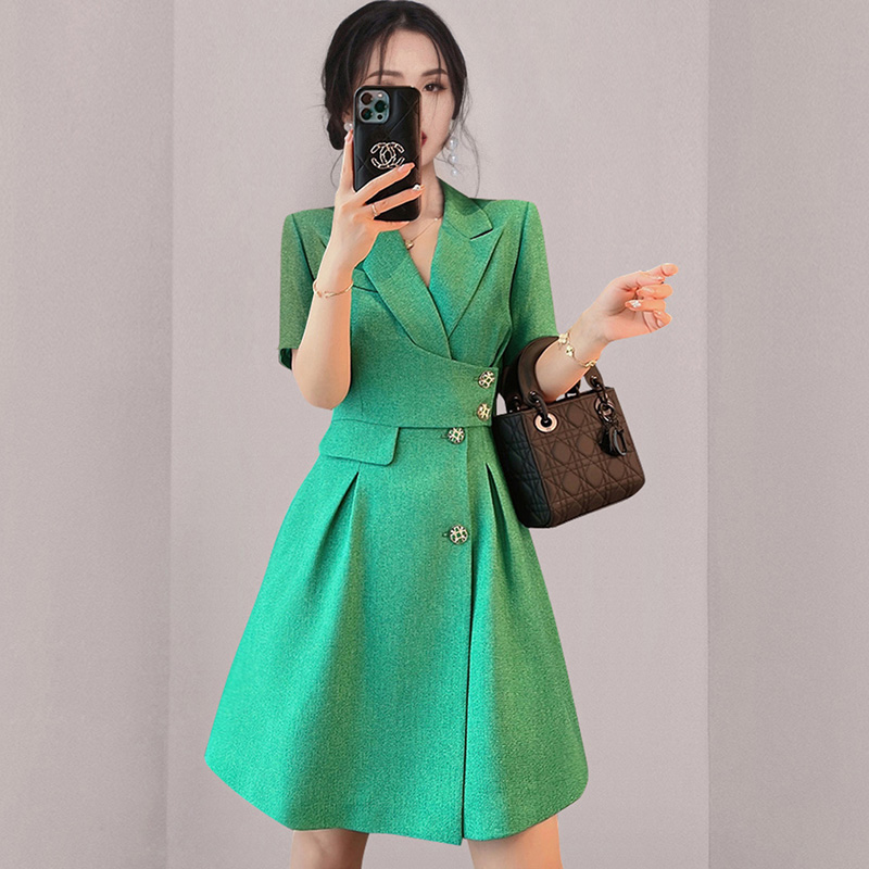 ชุดเดรสยาวสวยๆ สไตล์เกาหลี มีขนาด S M L XL สนใจทักแชท