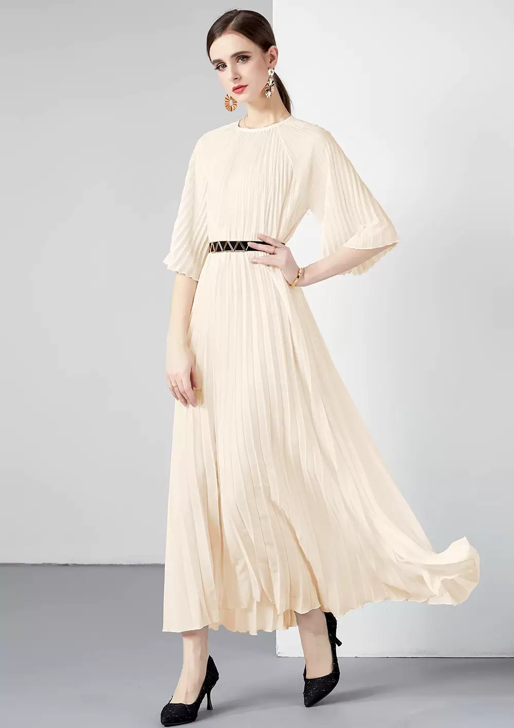 ชุดเดรสยาวสวยๆ ชุดกระโปรงยาว ชุดเดรสยาว ชุดแซกยาว มีขนาด S M L XL สนใจทักแชท
