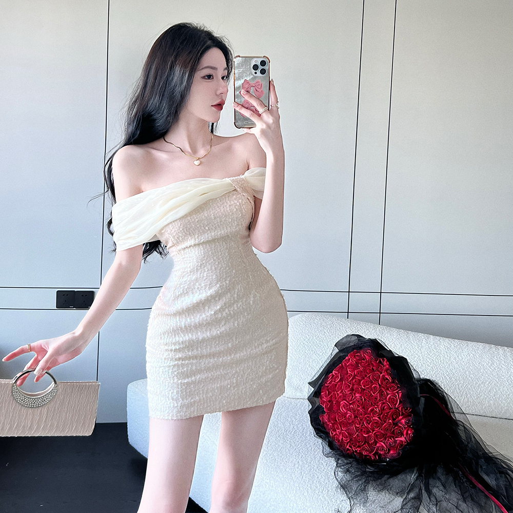 ชุดเดรสยาวสวยๆ สไตล์เกาหลี มีขนาด S M L XL สนใจทักแชท