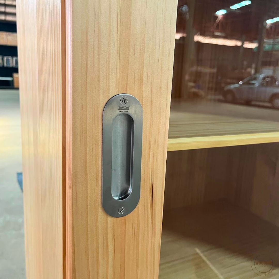 ตู้กระจกไม้สน